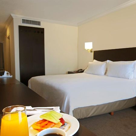 Fiesta Inn Toluca Centro Екстериор снимка