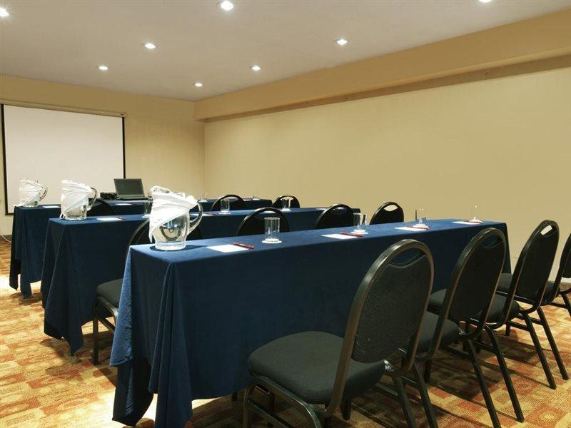 Fiesta Inn Toluca Centro Екстериор снимка