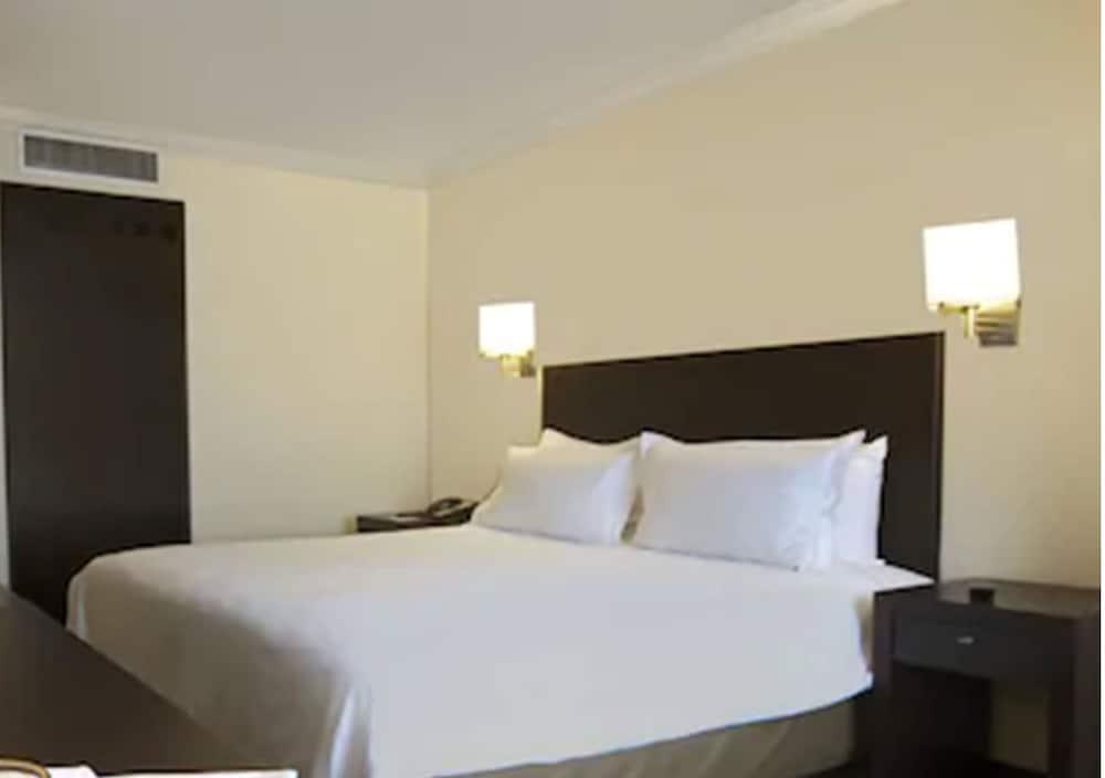 Fiesta Inn Toluca Centro Екстериор снимка