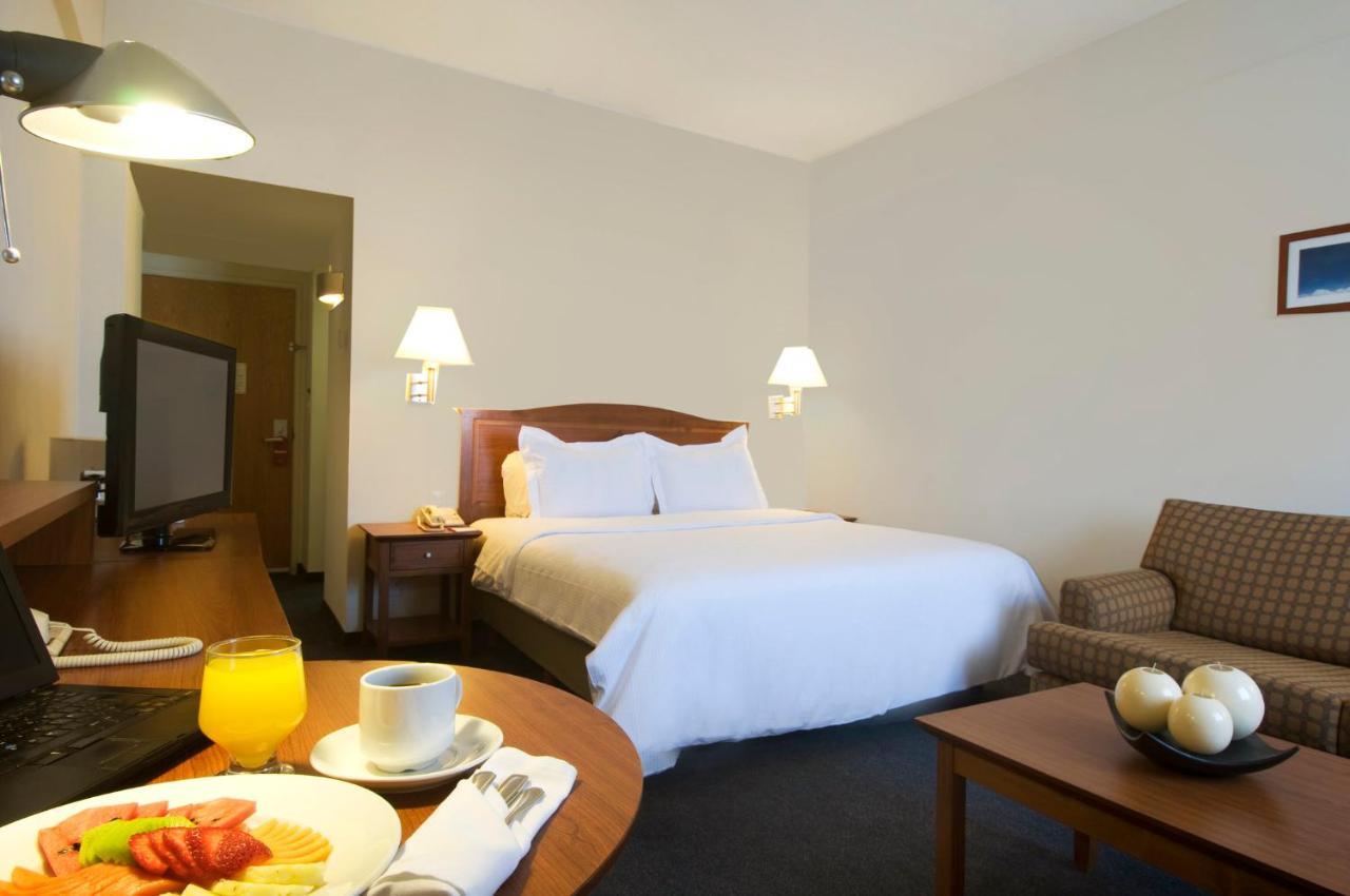 Fiesta Inn Toluca Centro Екстериор снимка