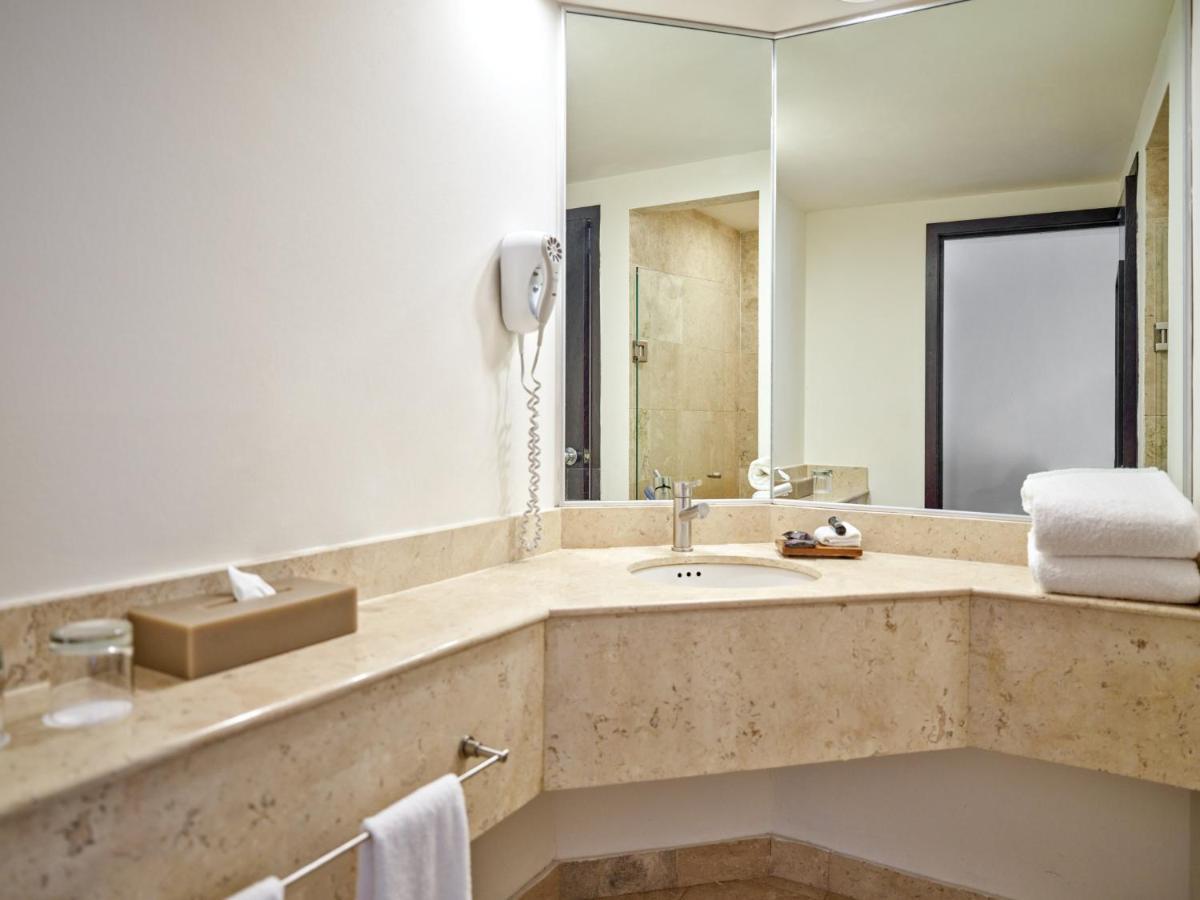 Fiesta Inn Toluca Centro Екстериор снимка