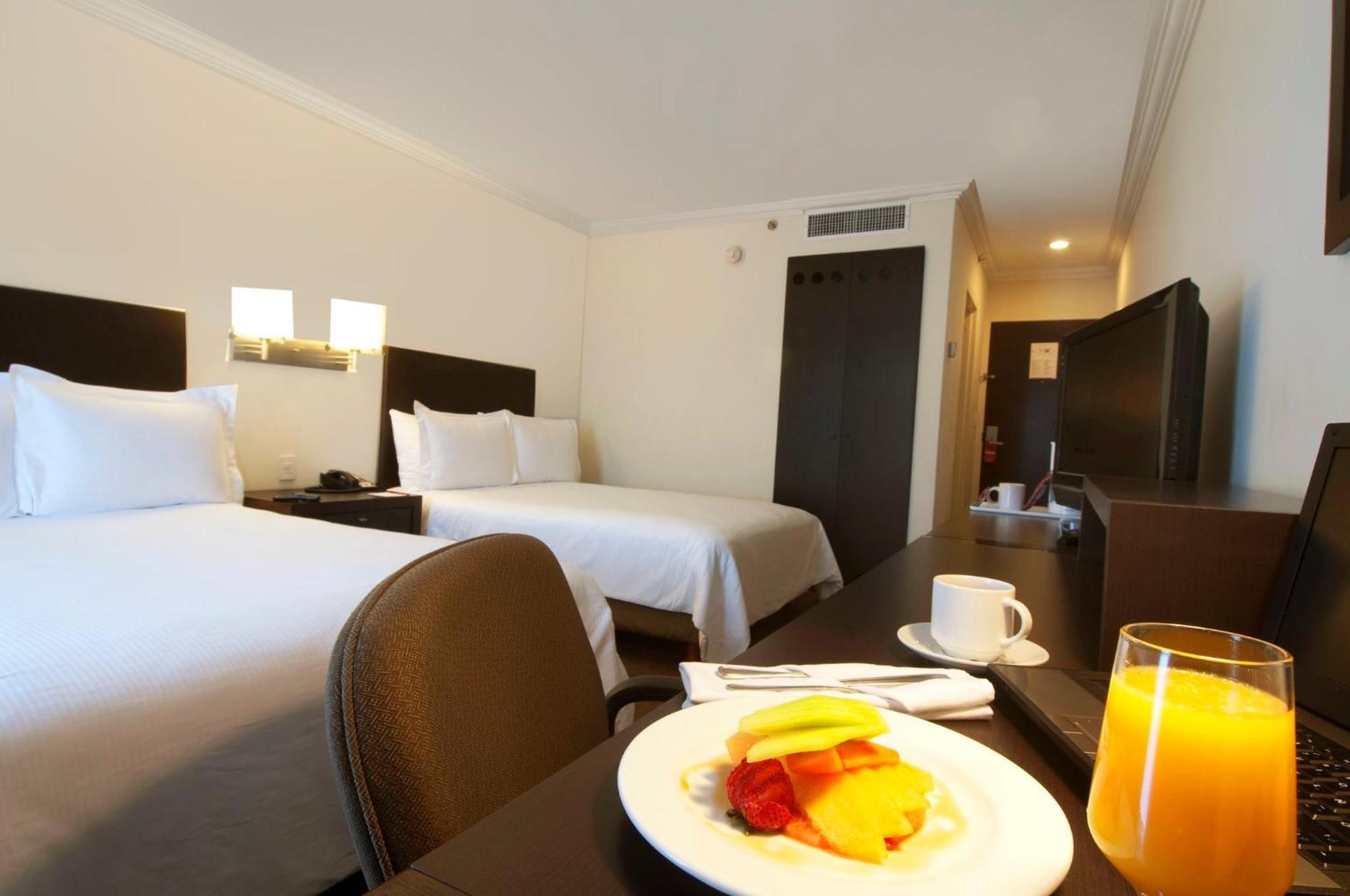 Fiesta Inn Toluca Centro Екстериор снимка