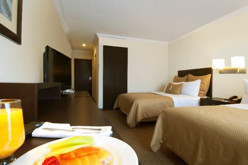 Fiesta Inn Toluca Centro Екстериор снимка