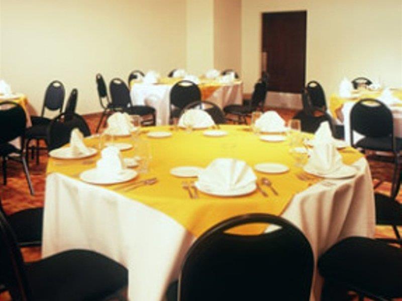 Fiesta Inn Toluca Centro Екстериор снимка