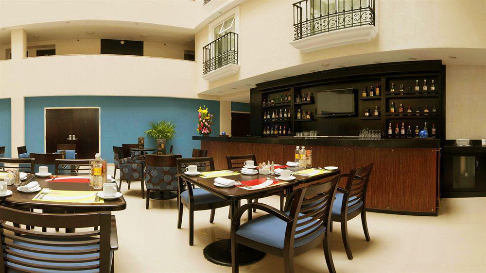 Fiesta Inn Toluca Centro Екстериор снимка